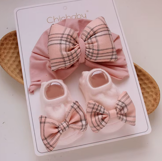 Baby hat and socks set