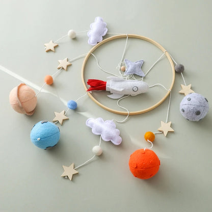 Crib Mobile Holder Rattles Toys Wooden Moon Stars Astronaut Bed Bell Toys Newborn Comfort Crib Bracket Bed Bell Toys Baby Gifts